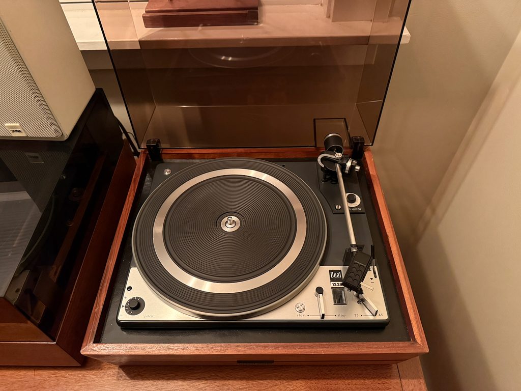 Dual 1228 turntable