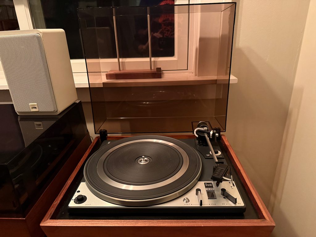 Dual 1228 turntable