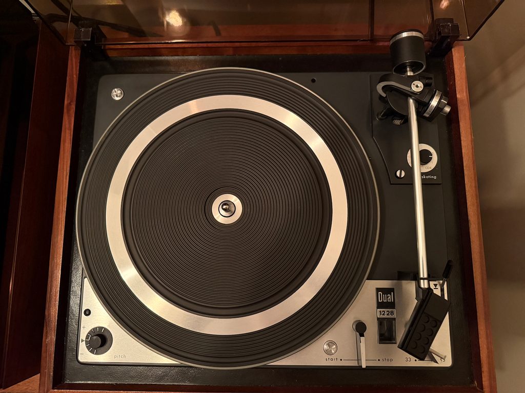 Dual 1228 turntable