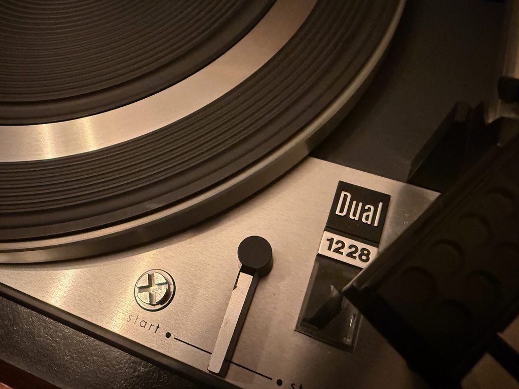 Dual 1228 turntable