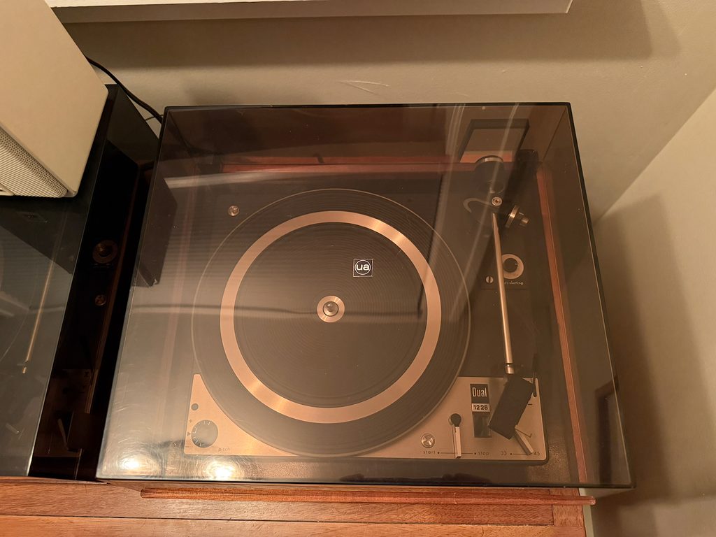 Dual 1228 turntable